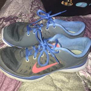 Size 9 Nikes☺️